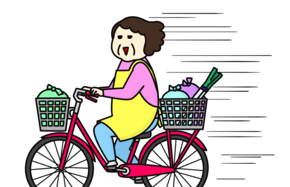 自転車に乗った中年女性